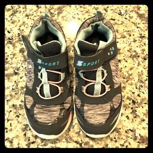 Girls sketchers sport shoes